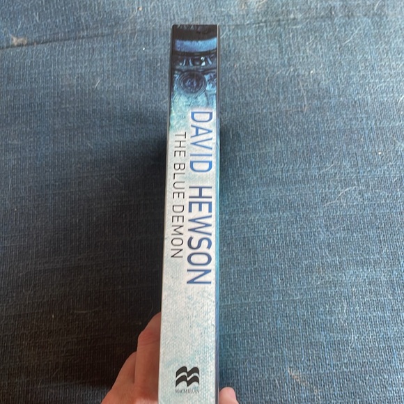 The Blue Demon - David Hewson. Thriller. Novel. Softcover. - Picture 3 of 7